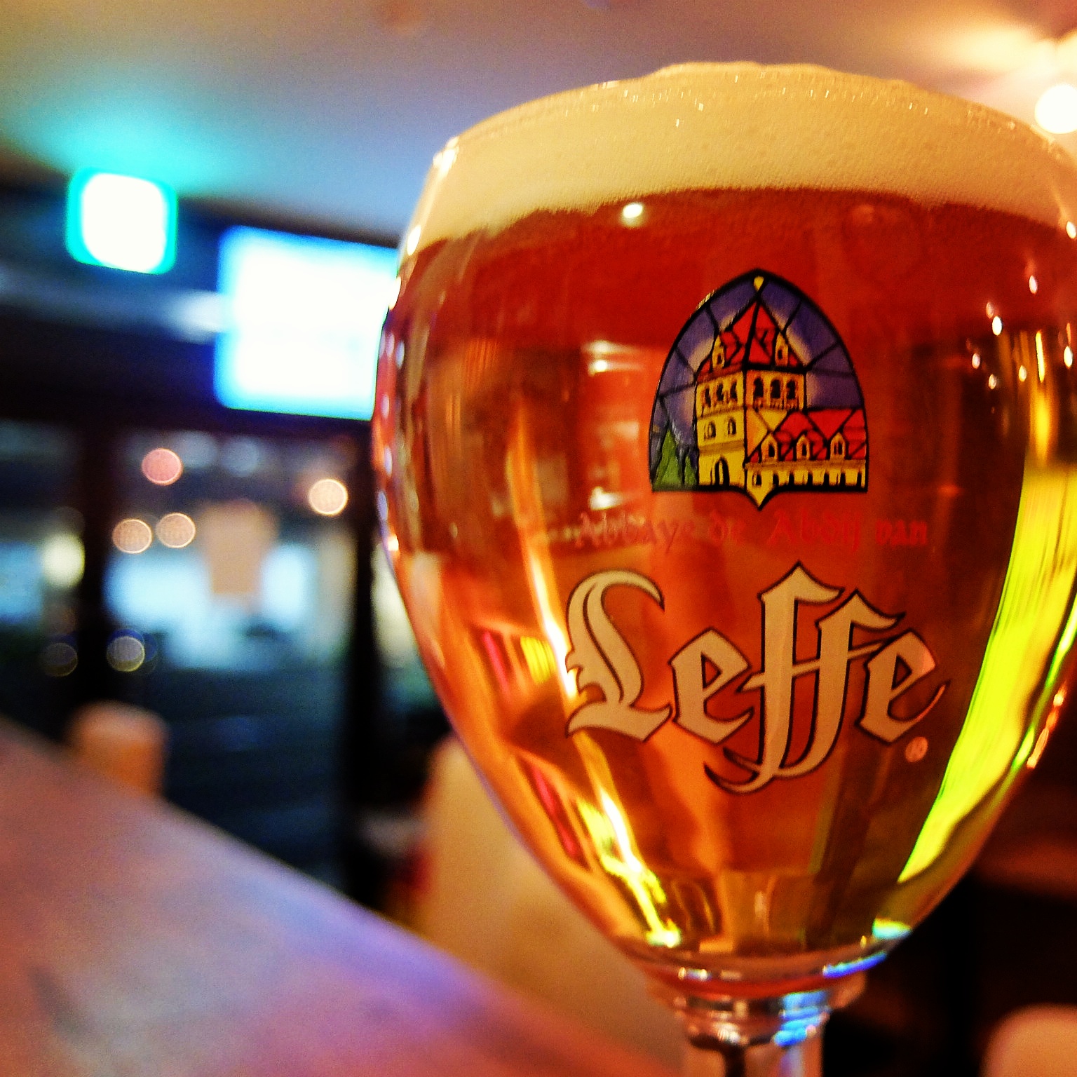 今夜はレフ・ブロンドが開栓です WORLD BEER&DINING MIHAMA BASE