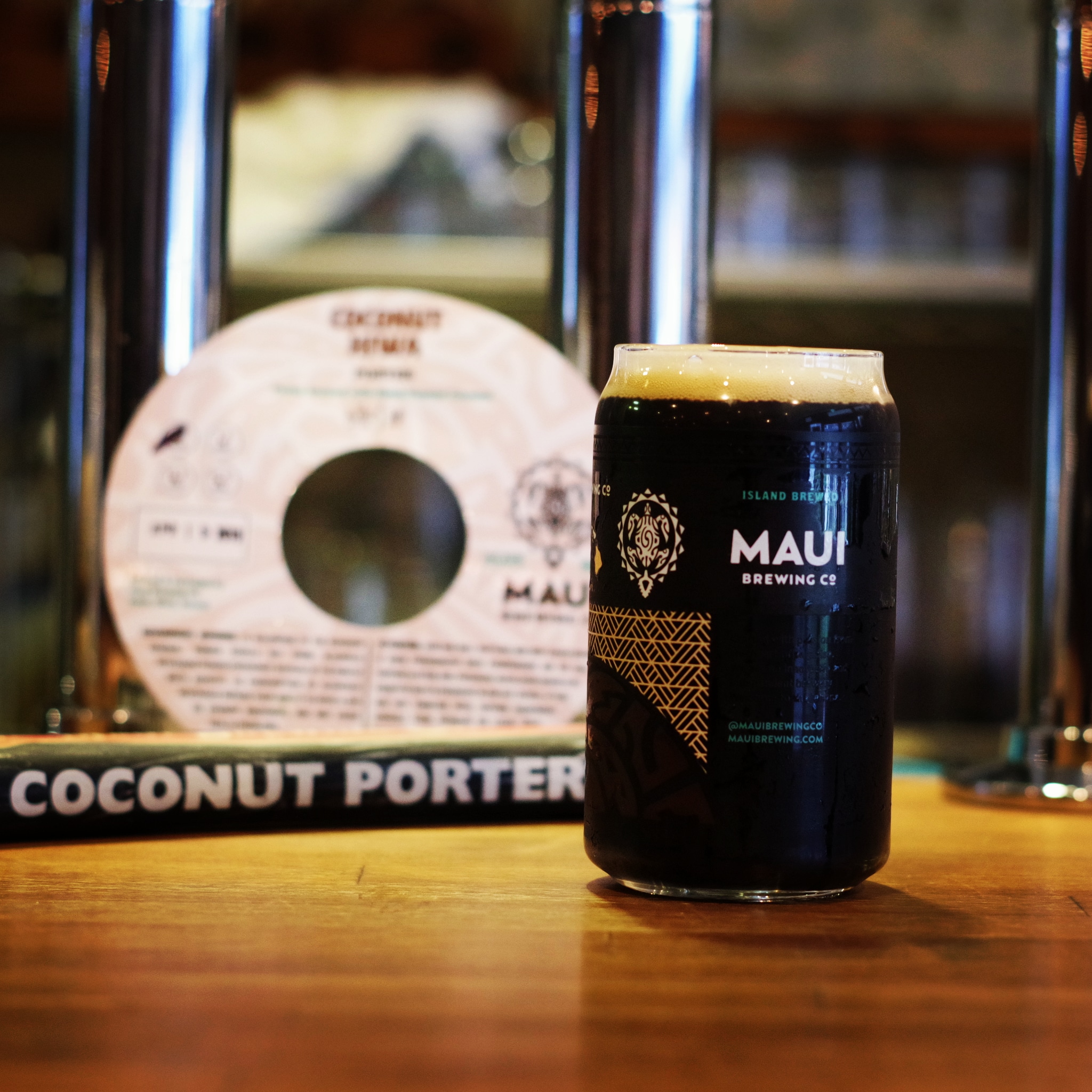 本日ドリンクのみの営業となります。Maui Brewing Coconut Hiwa Porter開栓！！ WORLD BEER